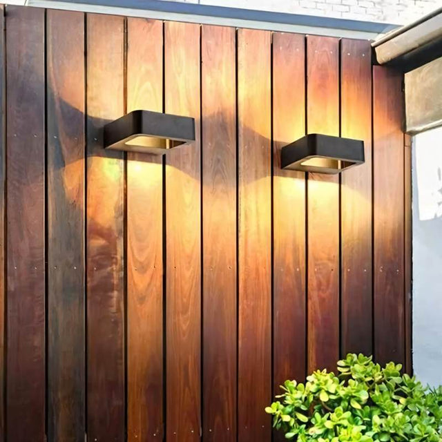 Flekkeroy Wall Lamp
