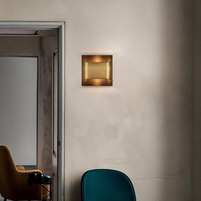 Bay Wall Lamp