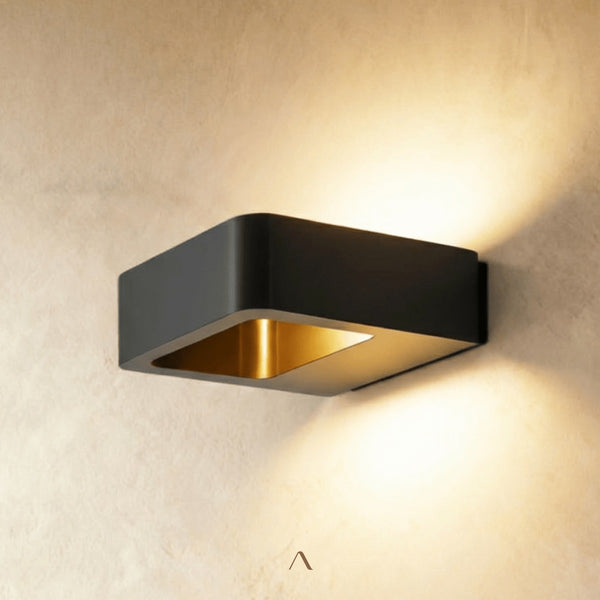 Flekkeroy Wall Lamp
