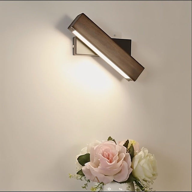Kuu Wall Lamp