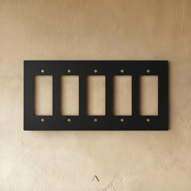 The Brantome Brass Plate (Night Black with Brass)