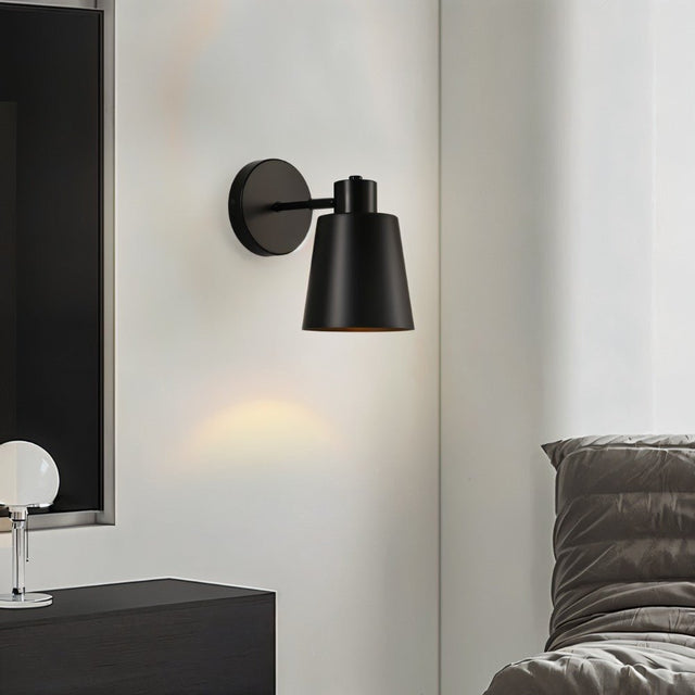 Gavrus Wall Lamp