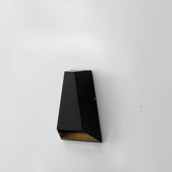 Luna Outdoor Wall Lamp