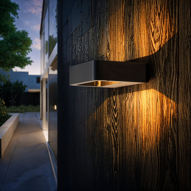 Flekkeroy Wall Lamp