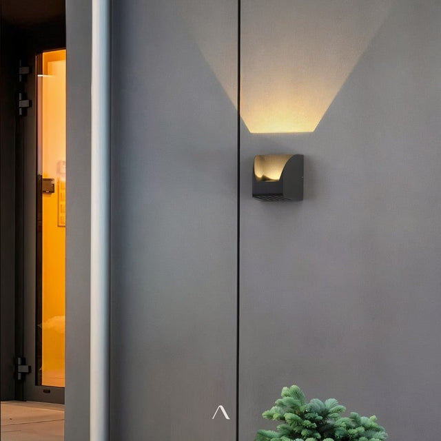 Arbois Wall Lamp
