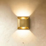 Bay Wall Lamp