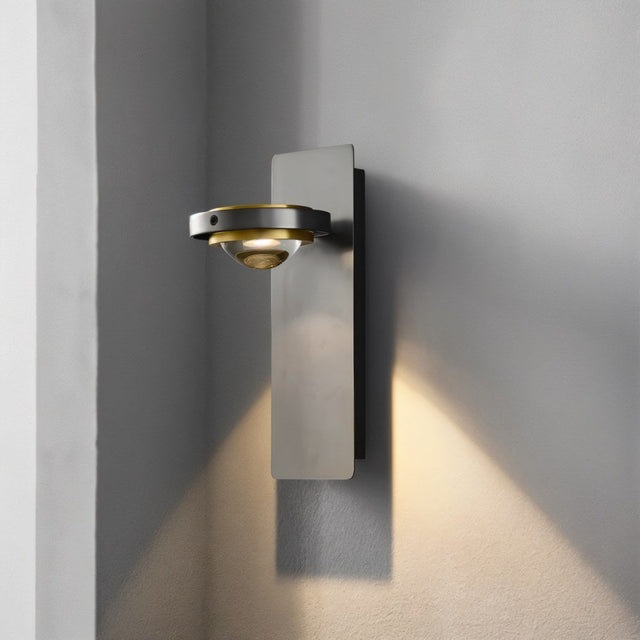 Lauris Wall Lamp