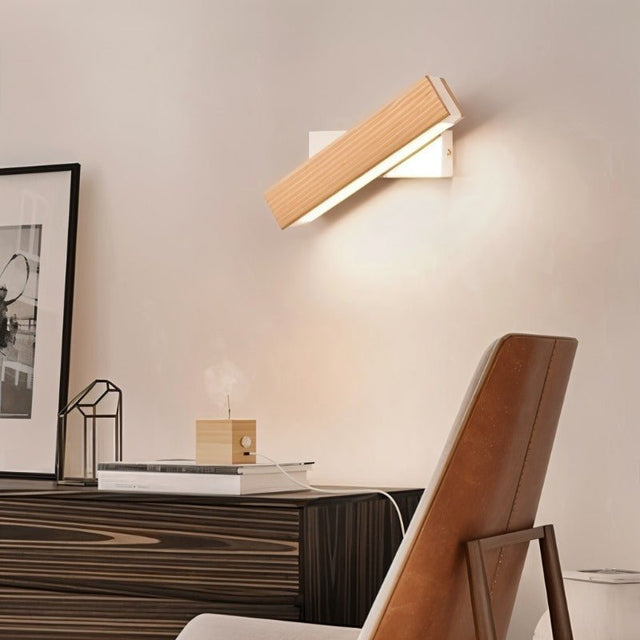 Kuu Wall Lamp