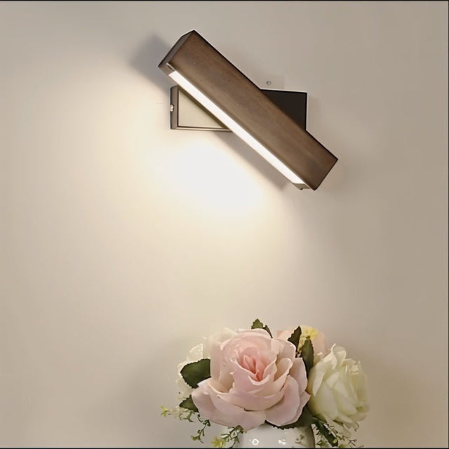 Kuu Wall Lamp