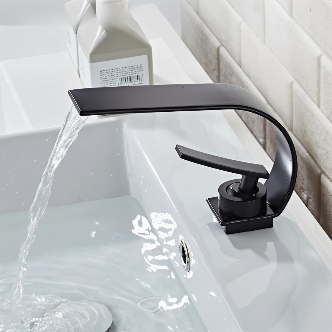 image_text: mindad-bathroom-faucet-852391 f9bb5a8f-507c-4f4...