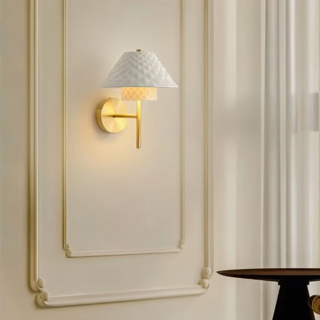 Apt Wall Lamp