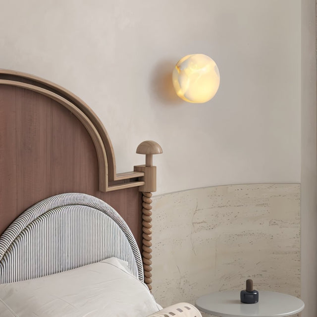 Cauvicourt Wall Lamp