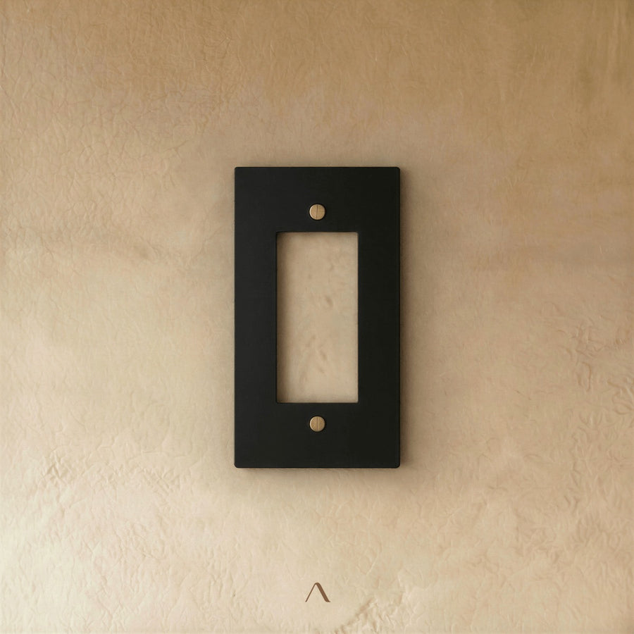 The Brantome Brass Plate (Night Black with Brass)