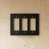 The Brantome Brass Plate (Night Black with Brass)