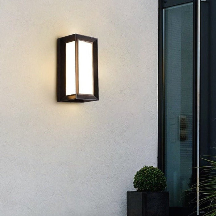 Amélie Outdoor Wall Lamp
