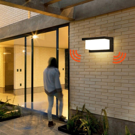 Amélie Outdoor Wall Lamp