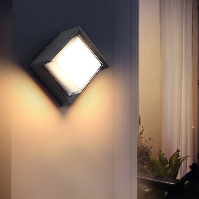 Emil Outdoor Wall Lamp