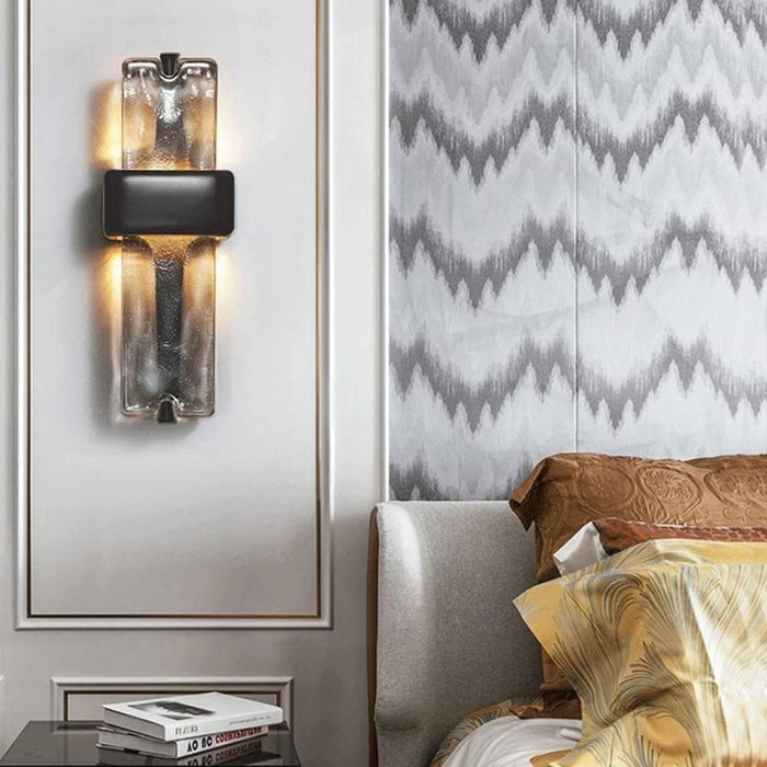 Lyrae Wall Lamp